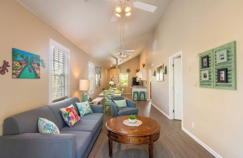 Truman Annex House | Parrot Perch by Avantstay Old Town Key West w/Shared Pool Week Long Stays Only