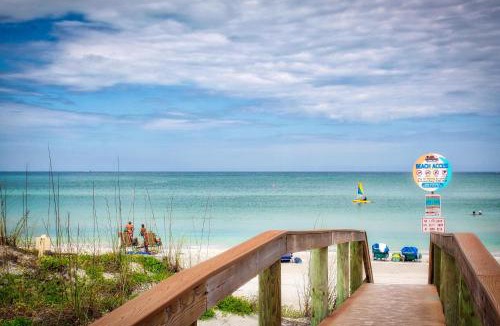 Pass-a-Grille Historic District House | Pass a grille Gulf Way Beachfront 13