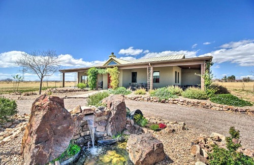 Elgin House | Pastoral Elgin Escape with Covered Patio and Grill!