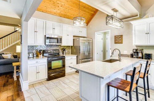 Bedford House | Patio and Yard Family Home 12 Mi to ATandT Stadium!