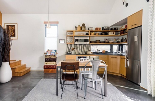 Hosford-Abernethy House | PDX Urban Barn Guesthouse near culinary rich Division St.