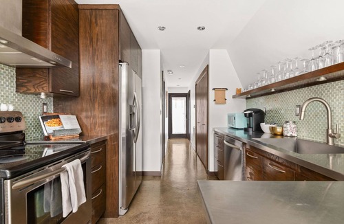 Shelby Hills House | Peace Teepee - Walk to Shelby Park & local shops!