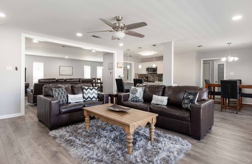Bedford House | Peaceful 3BR Home Cowboy Stdm, Globe Life, Airport