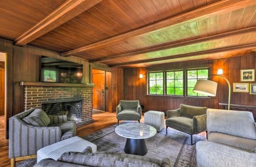 Carver House | Peaceful and Elegant Cottage with Riverside View