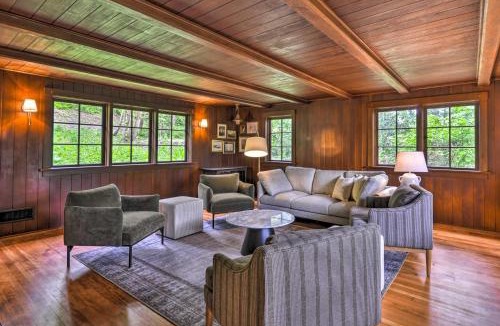 Carver House | Peaceful and Elegant Cottage with Riverside View