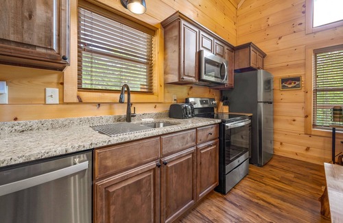 Hemlock Hills Cabin | Peaceful, Easy Access Cabin with Hot Tub, Kids' Loft and Arcades!