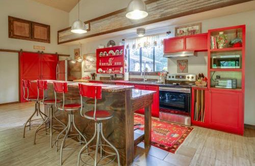 San Antonio House | Peaceful Helotes Cabin Fire Pit, 9 Mi to Old Town