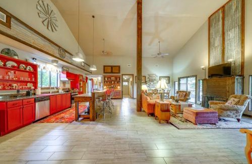 San Antonio House | Peaceful Helotes Cabin Fire Pit, 9 Mi to Old Town