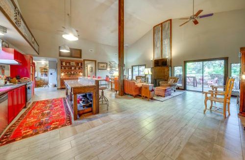 San Antonio House | Peaceful Helotes Cabin Fire Pit, 9 Mi to Old Town