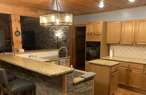 Lupton City House | Peaceful Hilltop Cabin.L, backs up to Prentice Cooper within min. from downtown