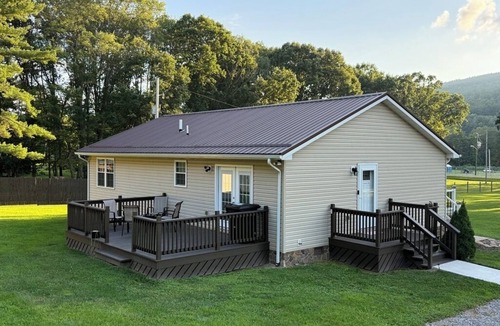 Bastian House | Peaceful & Relaxing 3BR Private Escape n"Home Away from Home"