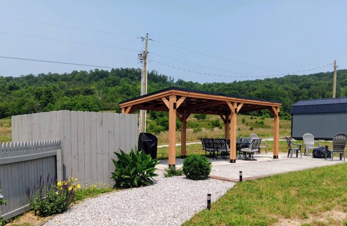 Bronston House | Peaceful rental near Conley Bottom & Burnside