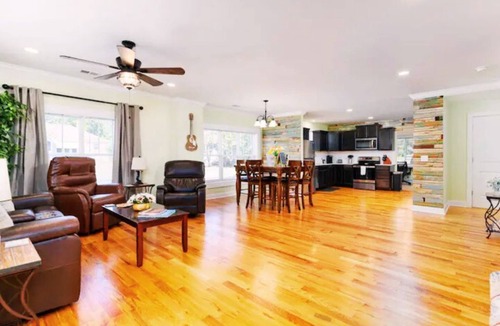 Cayce House | Peaceful Vibes near the riverwalk, USC & Ft Jack