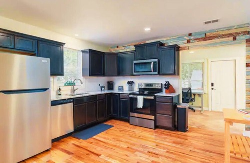 Cayce House | Peaceful Vibes near the riverwalk, USC & Ft Jack