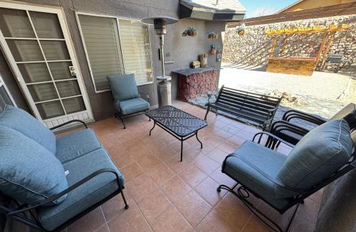 El Paso House | Peaceful West: 4BR Dusk Haven