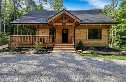 Logan House | Peek A Boo Cabins: Cozy Cabin