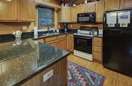 Gatlinburg - Pigeon Forge House | Peek-A-View Affordable Family Cabin In Wears Valley in Dogwood Farms