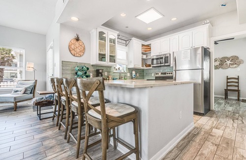Port Aransas House | Perfect for big families! Pet Friendly! Ocean View & Boardwalk to Beach