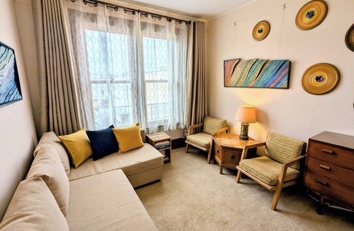 Russian Hill Apartment | Perfect Location - 4BD,1BA - Restored Redwood Home of SF Artists