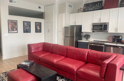 Deep Ellum Apartment | Perfect Location! Skyline View!nGym/Free Parking/Newly Renovated Pool