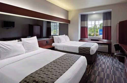 Morgantown Hotel | Perfect Morgantown Base - Your Comfortable Room Awaits | Free Breakfast