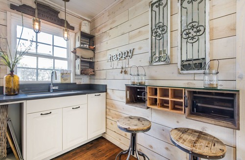 Mission Beach Cottage | Perfection! Beautiful fully remodeled cottage w/AC, view, and steps to the sand!