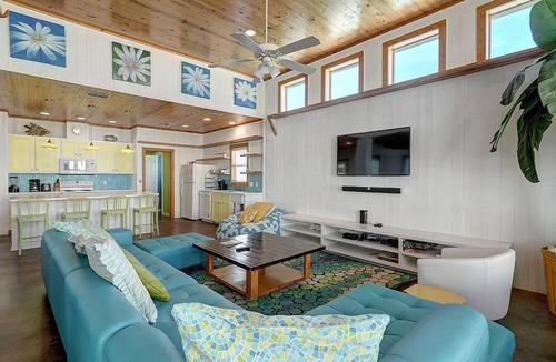 Port Aransas House | Pet friendly, 2 heated community pools, gated community, near the beach!