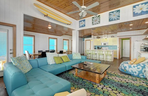 Port Aransas House | Pet friendly, 2 heated community pools, gated community, near the beach!