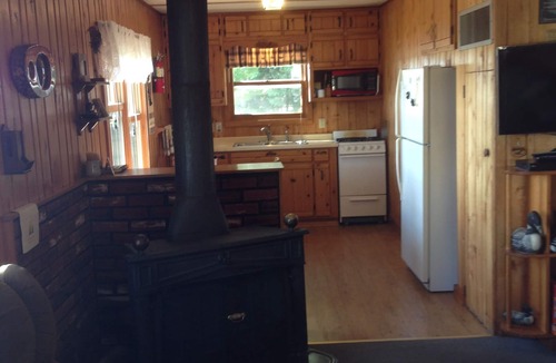 St Germain Cabin | Pet-Friendly Cabin On The Lake With Fireplace