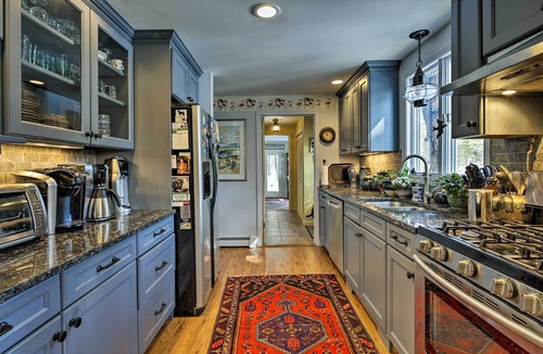 Eastham Cottage | Pet-friendly Cape Cod Home w/ Deck 2 Mi to Beaches