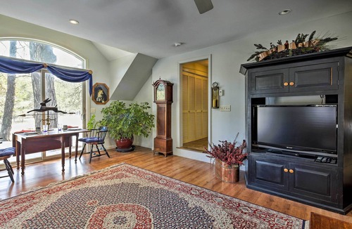 Eastham Cottage | Pet-friendly Cape Cod Home w/ Deck 2 Mi to Beaches