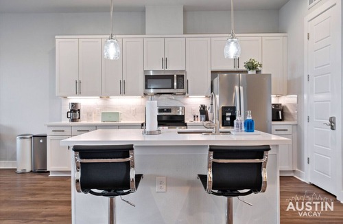 East MLK Apartment | Pet-Friendly East ATX w/Gym, Work Desk & Parking