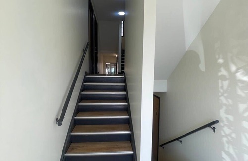 Joslyn Castle Apartment | Pet-Friendly Gem near Blackstone and UNMC