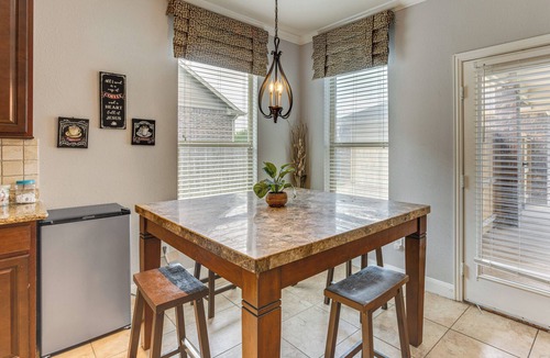 Iowa Colony House | Pet-Friendly Home w/Patio & Yard in Rosharon
