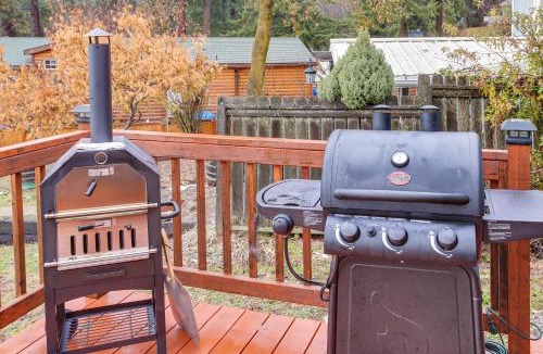 Newman Lake House | Pet-Friendly Newman Lake Cottage with Beach Access!