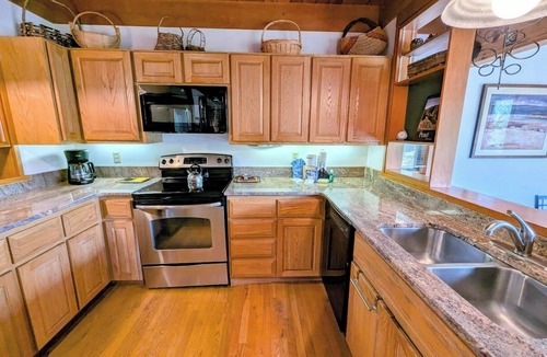 Keystone House | Pet Friendly, Pool House w/Hot Tub, Free Shuttle