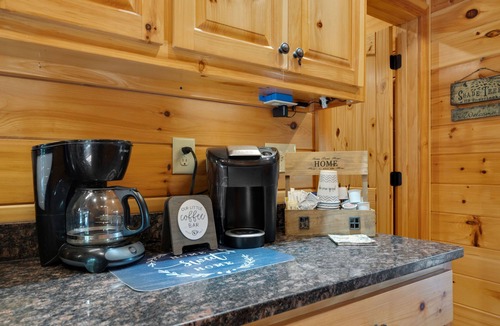 Foxfire Estates Cabin | Pet Friendly, Shade Tree Lodge, Minutes to Downtown Blue Ridge, GAn