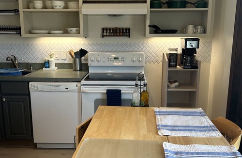 Glenwood Springs Apartment | Pet friendly, studio in Countryside by Harvey and Rifle Gap, farm fresh eggs