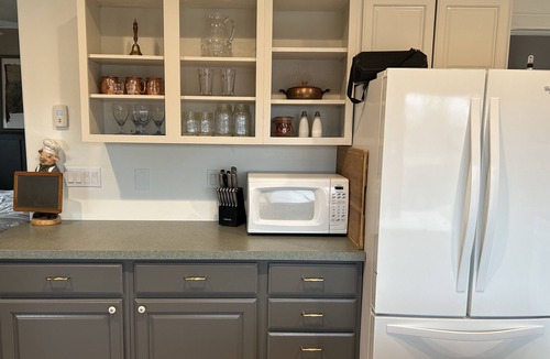 Glenwood Springs Apartment | Pet friendly, studio in Countryside by Harvey and Rifle Gap, farm fresh eggs
