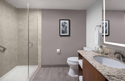 King of Prussia Hotel | Philly Suburb Base | Pool. Bar. Gym.
