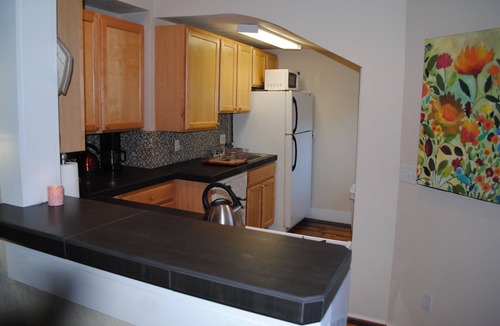 Mapleton Hill Condo | Pied-à-terre In DOWNTOWNS BEST LOCATION n