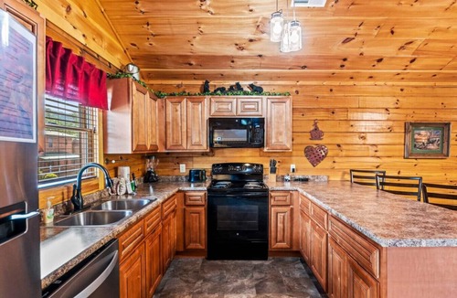 Pigeon Forge Cabin | Pigeon Forge Pool Theater Games Hot Tub