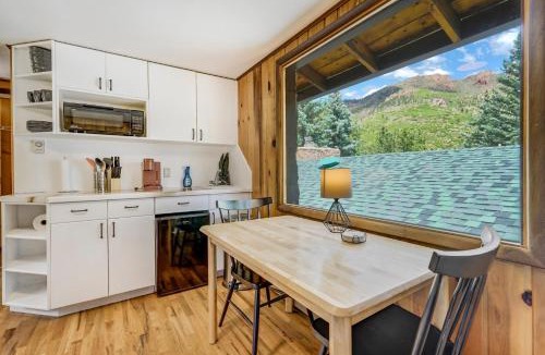 Cascade House | Pikes Peak Stone Cottage - Hot Tub & Game Room
