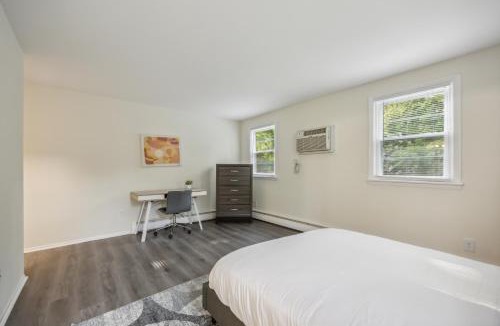 Newark Apartment | Pine Brook 120 I Pool Gym I Free Parking !