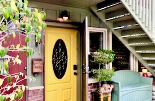 Old Towne Cottage | "Pineapple Cottage" Steps to the Ocean & Main St. 🌀Relax & make memories🌀. 🏖️🌊