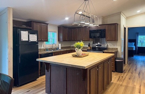 Cobden House | Pinecrest Haven - Cabin 5