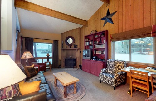 Pagosa Springs Hotel | Pines 3044