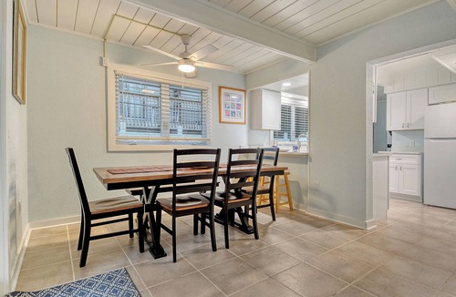 Bradenton Beach House | Pirates Nest - 2 Minute Stroll To The Beach! Sleeps 10!