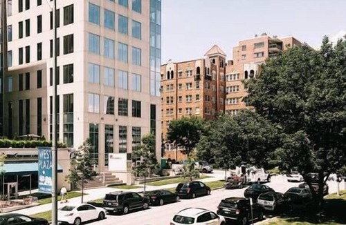 West Plaza Apartment | Plaza Studio -> Walk to Shops & Dining + Close to KU Med & Saint Lukes Hospitals