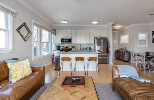 Nob Hill House | Plush Three Bedroom Private Getaway in the Heart of Nob Hill!
